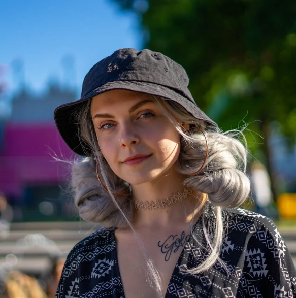 5 Essential Streetwear Pieces for Festivals in 2025