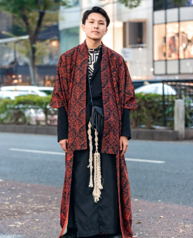 Streetwear Meets Tradition: The Rise of Kimono-Inspired Urban Fashion