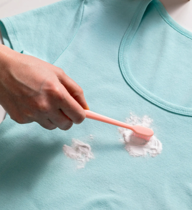 How to Effectively Remove Oil Stains from Clothes