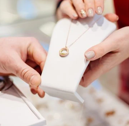 5 Essential Tips for Buying Jewelry Online